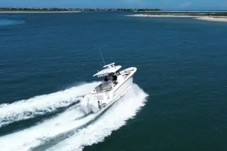 Thumbnail von Boston Whaler 330 Outrage