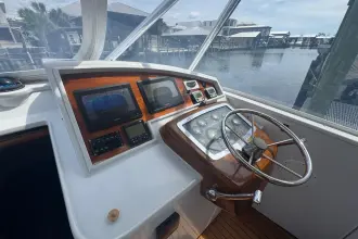 Thumbnail von Miller Marine 36 Express