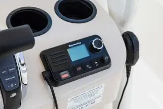 Thumbnail von Boston Whaler 210 Montauk