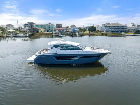 Cruisers Yachts 46 Cantius