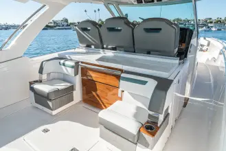 Thumbnail von Tiara Yachts 38 LS