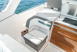 Thumbnail von Tiara Yachts 38 LS