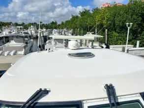 Thumbnail von Tiara Yachts 3900 Sovran