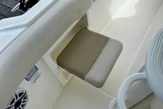 Thumbnail von Boston Whaler 330 Outrage