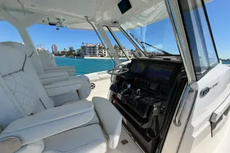 Thumbnail von Pursuit S 378 Sport