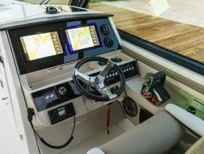 Thumbnail von Boston Whaler 330 Vantage