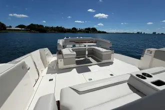 Thumbnail von Tiara Yachts 43LS MARILEE