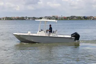 Thumbnail von Boston Whaler 210 Montauk