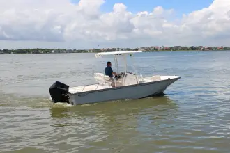 Thumbnail von Boston Whaler 210 Montauk