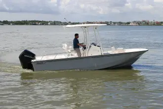 Thumbnail von Boston Whaler 210 Montauk