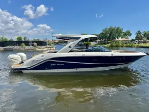 Sea Ray SLX 310 Outboard