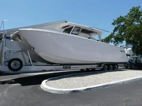 Twin Vee 400 Center Console GFX