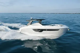 Thumbnail von Cruisers Yachts 38 GLS OB