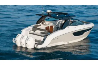 Thumbnail von Cruisers Yachts 38 GLS OB