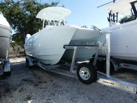 Twin Vee 240 STX CC