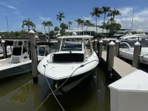 Boston Whaler 350 Realm
