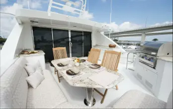 Thumbnail von Cheoy Lee 95 Motor Yacht FOOTLOOSE