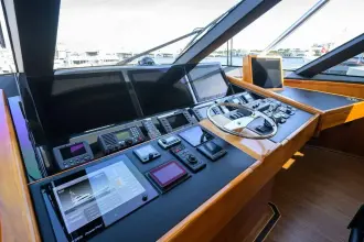 Thumbnail von Viking 92 Enclosed Bridge SPECULATOR