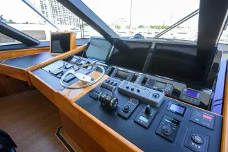 Thumbnail von Viking 92 Enclosed Bridge SPECULATOR