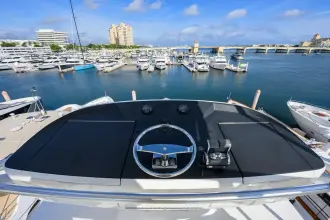 Thumbnail von Viking 92 Enclosed Bridge SPECULATOR