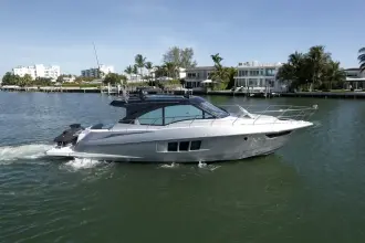 Thumbnail von Cruisers Yachts 45 Cantius