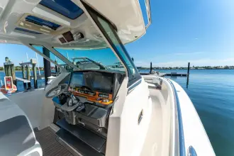 Thumbnail von Tiara Yachts 38 LS LA DOLCE VITA