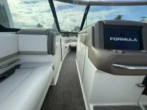 Thumbnail von Formula 330 Crossover Bowrider