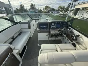 Thumbnail von Formula 330 Crossover Bowrider