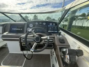 Thumbnail von Formula 330 Crossover Bowrider