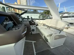 Thumbnail von Formula 330 Crossover Bowrider