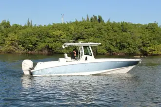 Boston Whaler 320 Outrage лучше большинства