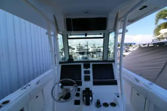Thumbnail von Boston Whaler 320 Outrage Better Than Most
