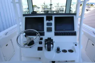 Thumbnail von Boston Whaler 320 Outrage Better Than Most