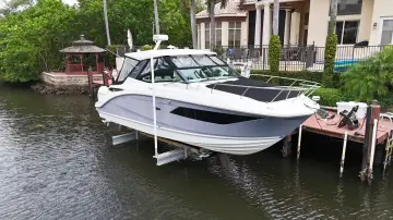 Sea Ray 320 Sundancer с внешним двигателем