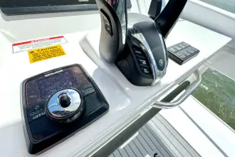Thumbnail von Everglades 395 Center Console
