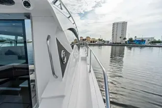 Thumbnail von Cruisers Yachts 46 Cantius POSITIVE VIBES