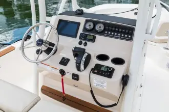 Thumbnail von Boston Whaler 210 Montauk