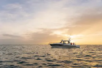 Thumbnail von Boston Whaler 405 Conquest