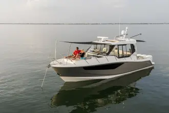 Thumbnail von Boston Whaler 405 Conquest