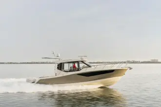 Thumbnail von Boston Whaler 405 Conquest