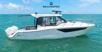 Boston Whaler 365 Conquest