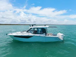 Thumbnail von Boston Whaler 365 Conquest