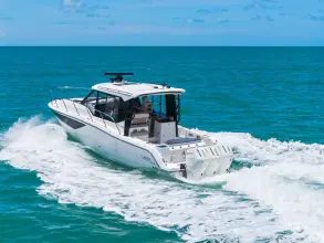 Thumbnail von Boston Whaler 365 Conquest