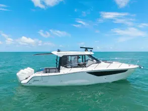 Thumbnail von Boston Whaler 365 Conquest