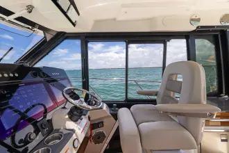 Thumbnail von Boston Whaler 365 Conquest