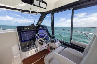 Thumbnail von Boston Whaler 365 Conquest