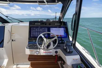 Thumbnail von Boston Whaler 365 Conquest