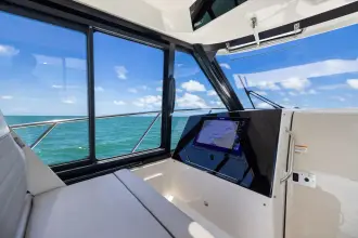 Thumbnail von Boston Whaler 365 Conquest