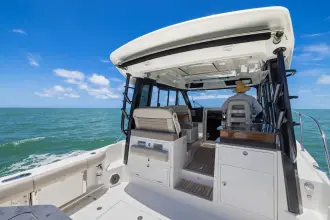 Thumbnail von Boston Whaler 365 Conquest