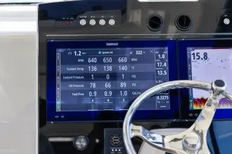 Thumbnail von Boston Whaler 365 Conquest